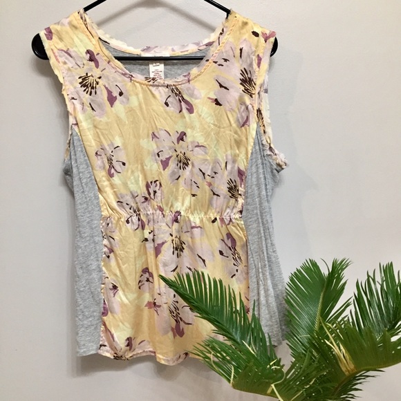Sundance Tops - EUC Sundance silk floral tank